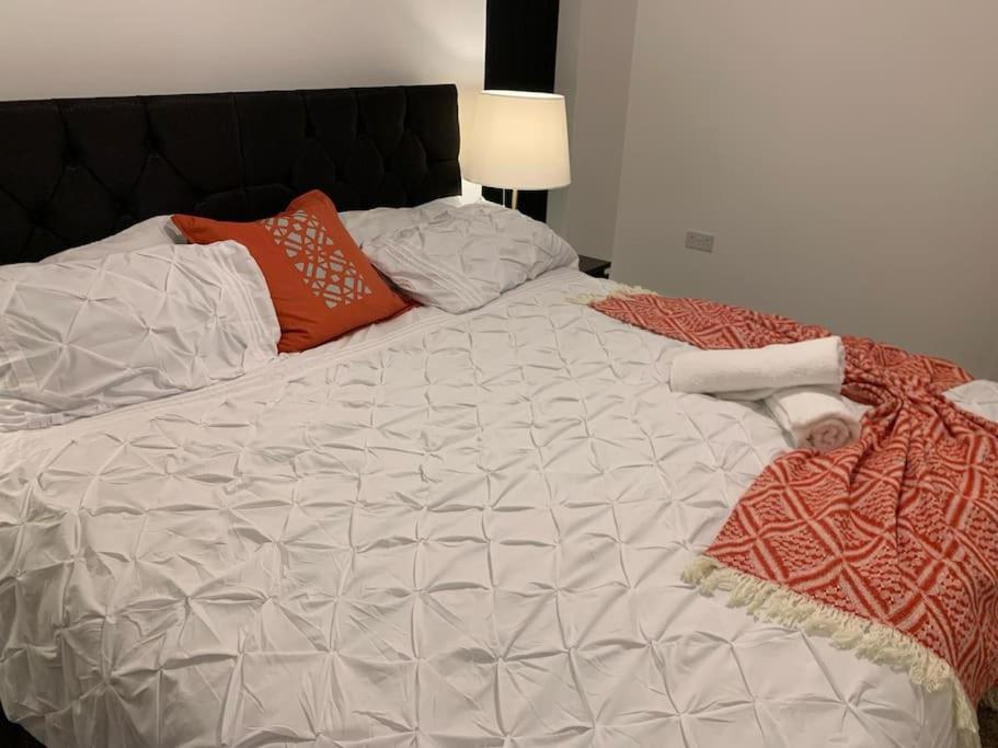 South Ockendon Brand New Entire 4 Bed House Multiple Free Parking Early Check-In Late Check- Out Allowed מראה חיצוני תמונה