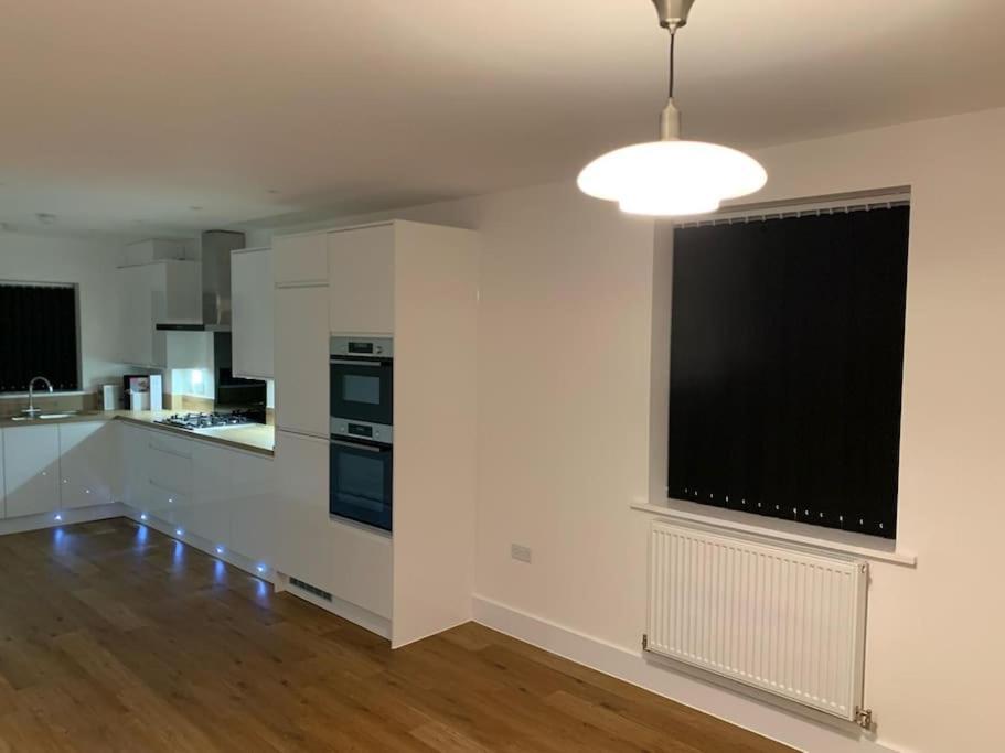 South Ockendon Brand New Entire 4 Bed House Multiple Free Parking Early Check-In Late Check- Out Allowed מראה חיצוני תמונה