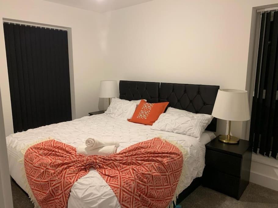 South Ockendon Brand New Entire 4 Bed House Multiple Free Parking Early Check-In Late Check- Out Allowed מראה חיצוני תמונה