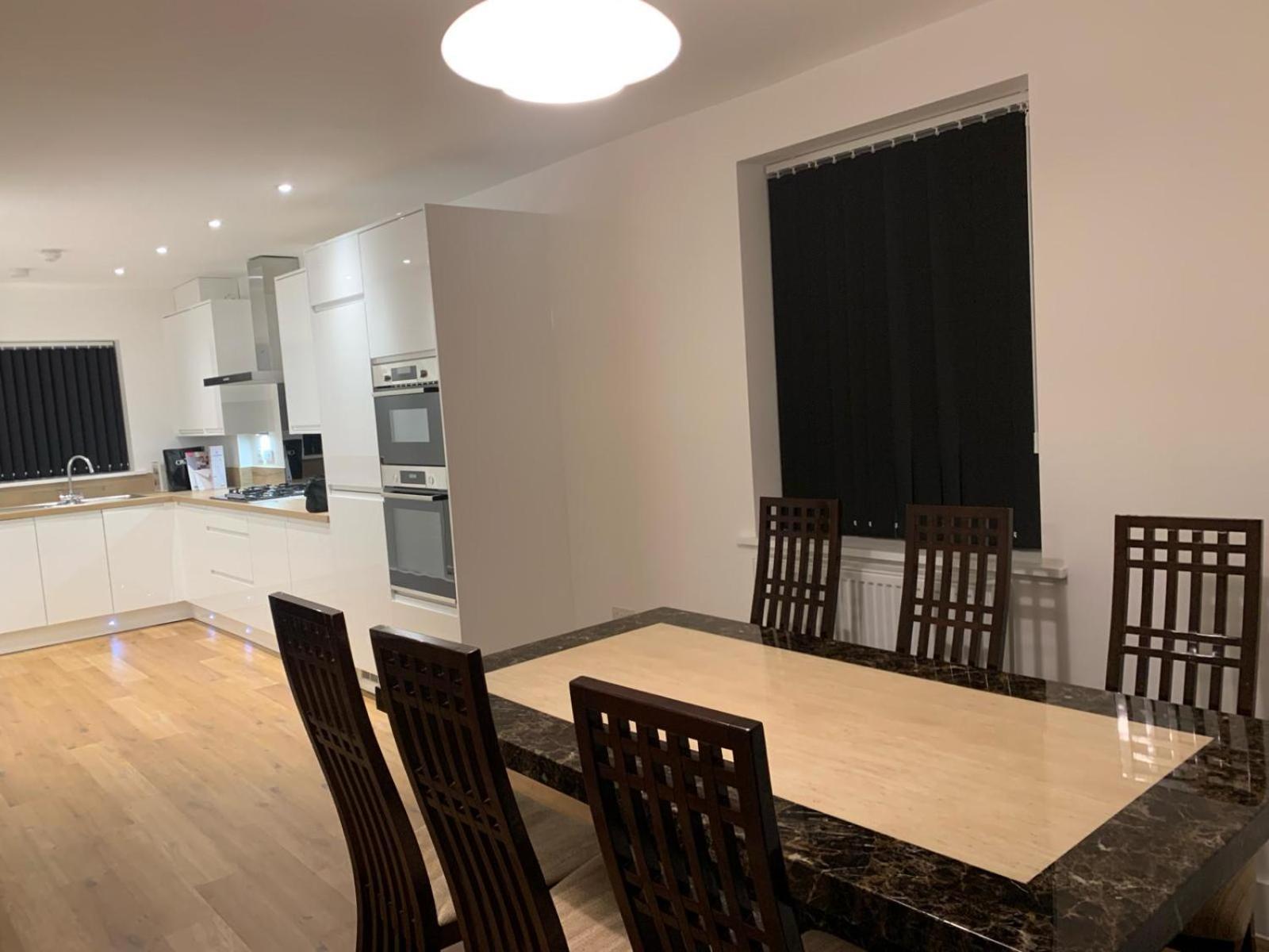 South Ockendon Brand New Entire 4 Bed House Multiple Free Parking Early Check-In Late Check- Out Allowed מראה חיצוני תמונה