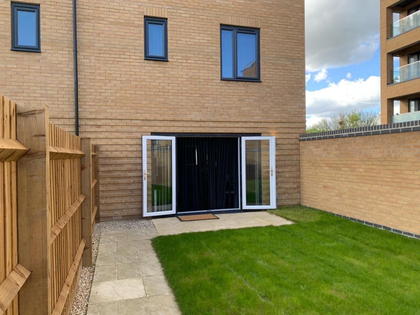 South Ockendon Brand New Entire 4 Bed House Multiple Free Parking Early Check-In Late Check- Out Allowed מראה חיצוני תמונה